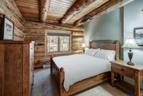 Log Home Retreat, salon extérieur avec grill, table de billard, à 3 km de Ski & Main St. - Image 4