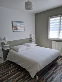 Heated swimming pool 4-star tourist accommodation 10mns walk from port Biganos - Image 2