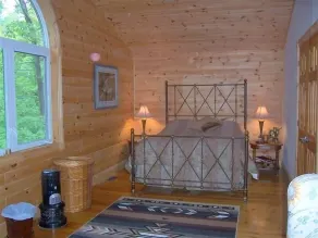 'Muskoka  Rustic Beauty'  Located on Beautiful Six Mile Lake! - Image 4