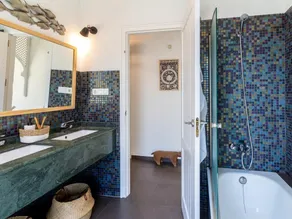 house with swimming pool and private yoga studio - Image 5