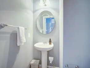 Stunning 4 bedroom townhouse 2 king suites. - Image 3