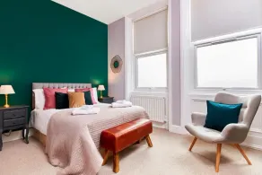 Emerald Paradise in Newcastle - Image 4