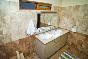 For families & friend groups close to beaches &climbing sectors. Great location! - Image 2