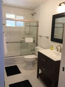 Aaron's Beach House - NEWly Renovated Private home with a 5 min walk to beach - Image 4