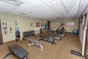 Queen Studio Suite | Free Breakfast, Pool & Gym - Image 4
