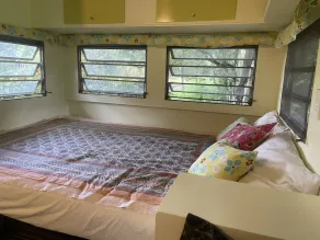 Caravan in Paradise. - Image 4