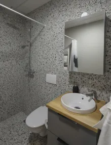 Cozy Studio Apartment - Image 4