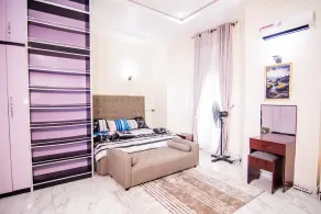 Executive 4 bedroom house - Image 4