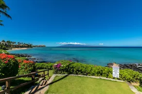 Kuleana #303: Oceanfront Gem with King Bed and Pool plus Summer Rates! - Image 2