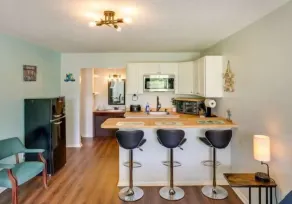 Hotel Lakefront Queen With Kitchenette - Hotel Lakefront Queen with Kitchenette - Image 5