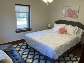 Charming & convenient house in downtown Marshall - Image 5