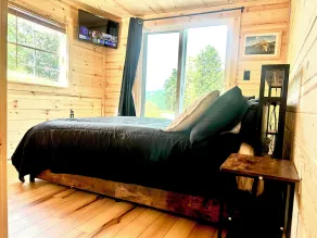 Cozy Tiny Cabin with Hot Tub, 3 Minutes to Seneca Rocks Park Entrance - Image 4
