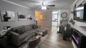 Beautiful 2 BR suite in the center of downtown Jackson. - Image 5