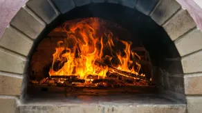 Pizza oven; fire pit; lots of space indoor and outdoor, fires and aircon. Groups - Image 2