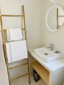 Hermoso apartamento de 2 habitaciones en Guéthary acceso a las tiendas de pueblo de playa a pie! - Image 3