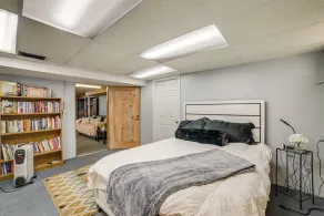 Spacious & Peaceful Suburban Home in Lansing! - Image 4