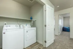 Spacious kitchen suitable for large groups, close to shopping, parks & wineries. - Image 2