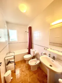 Apartamento en la Playa con Vistas al Mar, Aire Acondicionado,piscina - Image 2