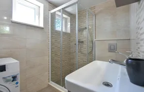 Pet Friendly Home In Drum - Image 4
