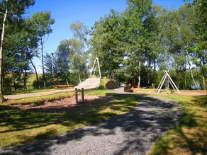 A cosy house with garden and swimming pool - Image 3