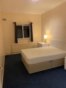 Lovely 3-Bed Apartment in London - Image 4