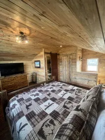 Rustic Tobacco Barn Cabin in the heart of Yadkin Valley Wine Country - Image 4
