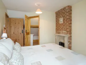 3 bedroom accommodation in Foxham, near Chippenham - Image 4