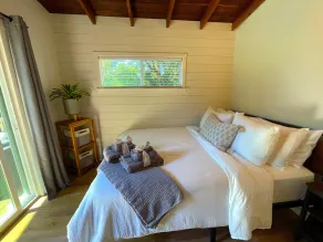 Private Wine Country-River Bungalow! Sunny Treetop Views - Pets Stay Free - Image 5