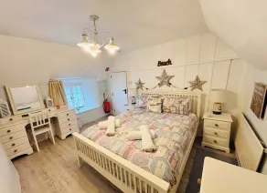 Charming  Listed Thatched Cottage with parking and short walk to sandy beach . - Image 5
