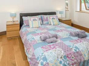 2 bedroom accommodation in Charfield, near Wotton-under-Edge - Image 5
