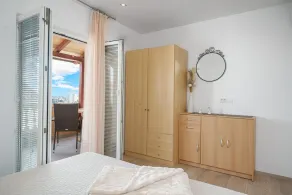 Apartment Vesna with an unforgettable view of the city and the sea - Image 5