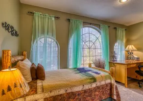 3 Decks, Mtn Views! Tree Tops by HoneyBearCabins - Luxury Rain Showers, 3 King suites, XL HotTub, Fireplace, Bear Sightings - Image 5
