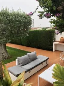 Detached house with private garden and swimming pool; air conditioning wifi internet - Image 4