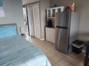 Studio au bord de l'eau avec deux piscines, grilles, animaux acceptés et bordereau de bateau disponible - Image 5