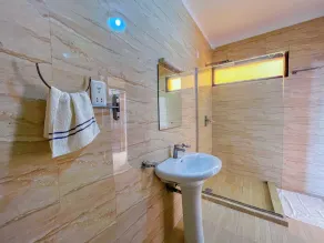 Nate's Homes & Suites - Image 5