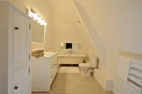 Stunning chateau, built in 1611, beautifully renovated, furnished and equipped. - Image 5