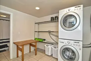 Beautiful 4BD/2BA Gem! Near airport, city, subway. - Image 2