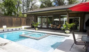 TRAVELING FOR WORK POOL HOUSE w/ heated pool and 2 hot tubs. - Image 3