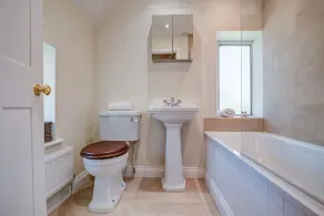 Stunning 2BR Cotswold Cottage in Adderbury - Image 4