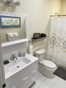Lovely two bedroom apartment with indoor fireplace - Image 3