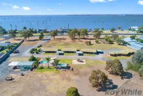 Aaroona Resort  private cabins close to the shores of Lake Mulwala - Image 2