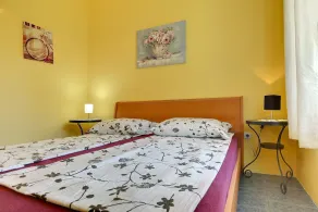 Ferienwohnung nur 500 Meter bis zum Kieselstrand mit großem Pool , Schlafzimmer, Bad, Küche, Klima, WLAN - Image 4