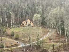 GORGEOUS LAKE FRONT CABIN - PRIVATE LAKE ACCESS-FISHING, KAYAKING, AND HIKING. - Image 5