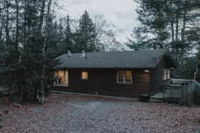 Cozy Coe Lake Cottage | Hot Tub · Wood Fireplace - Image 4