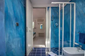 GuestHost - Villa With Private Garden, Parking & Shared Pool! - Image 2