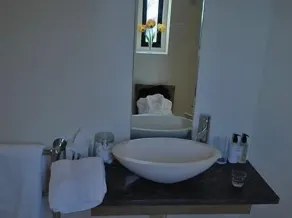 Victorian Old Coach House With Superking Master Bedroom suite and Tennis Court. - Image 3