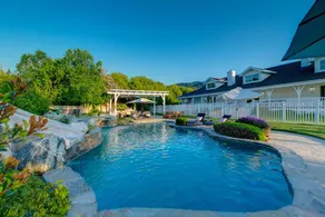 Ojai’s Modern Luxury Farmhouse Retreat on 10acres -Yoga Studio -hosts 16+ - Image 5