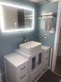 Cozy Private Bedroom/bath with smoking allowed - Image 3