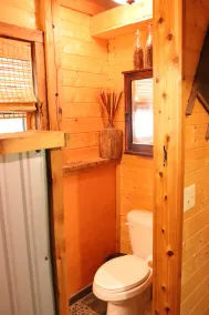 Private Getaway-17 miles to Asheville,  Hot Tub & Fireplace, Pet Friendly - Image 4