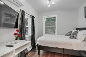 Chic, Cozy, Newly-Remodeled Cottage with Deck - Image 5